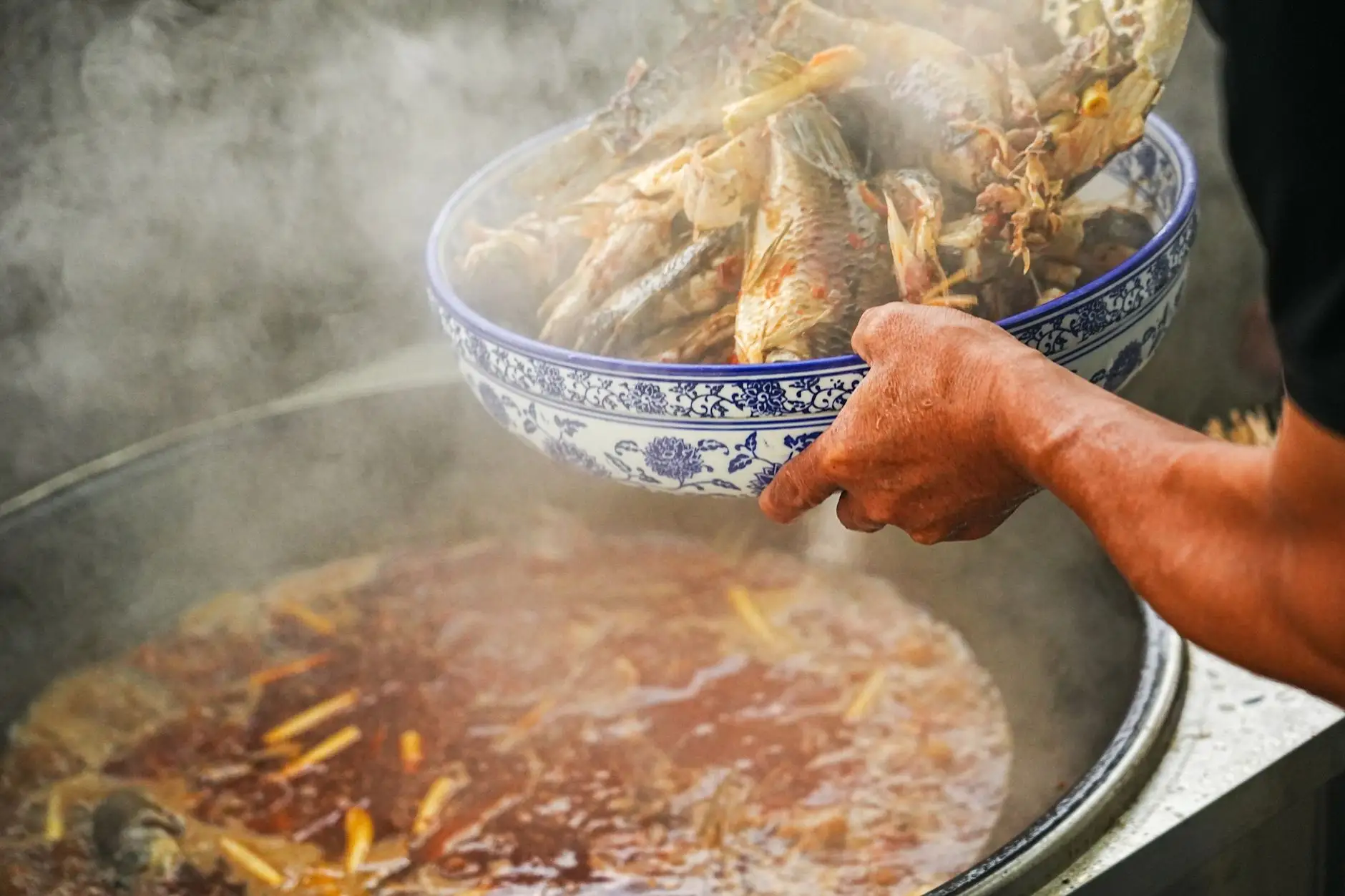 2025休闲零食行业趋势分析：重庆市场网红小吃与进口食品新动向