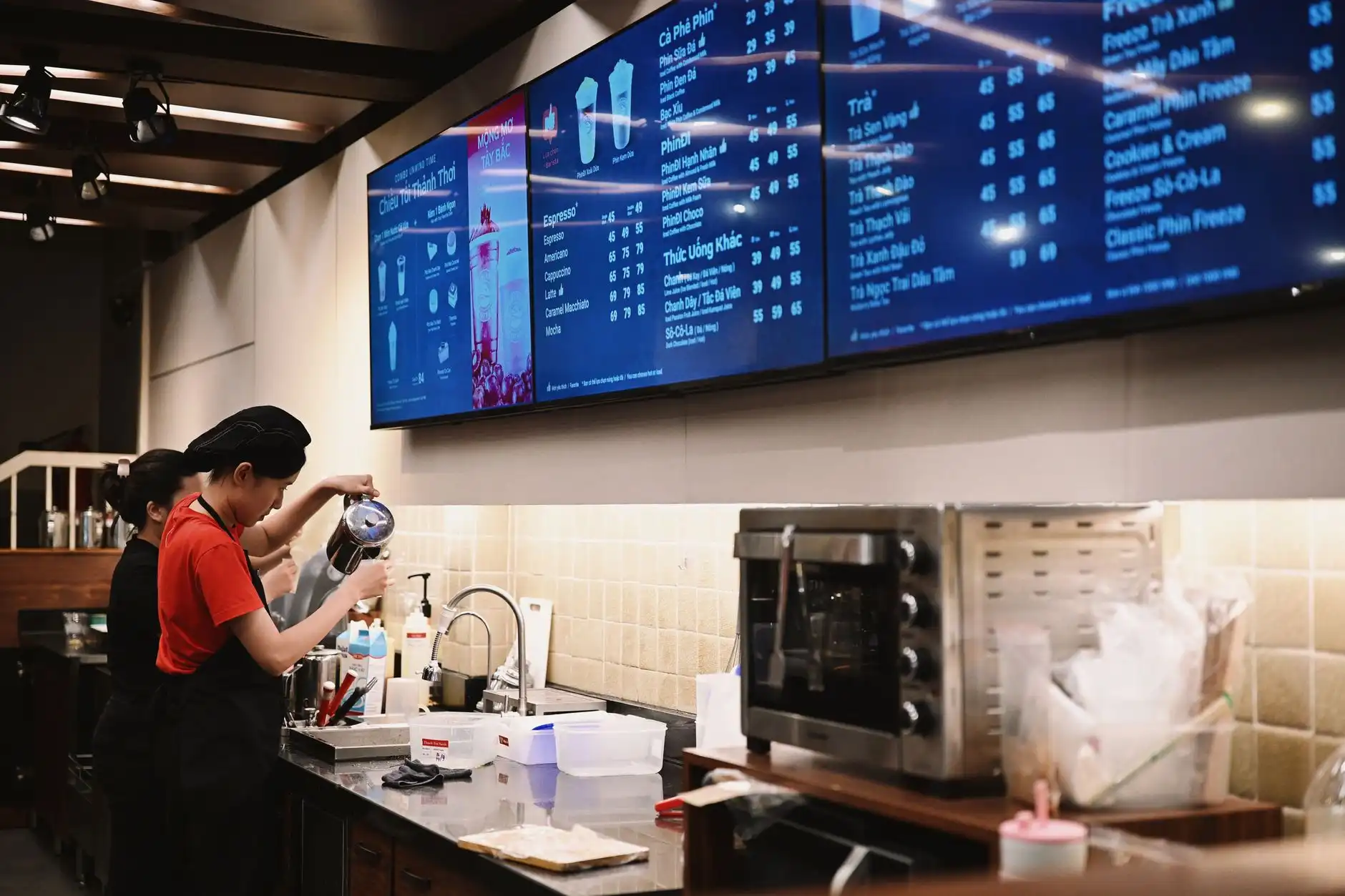 重庆追剧聚会零食怎么选？童月依百货网红小吃与进口食品搭配方案解析