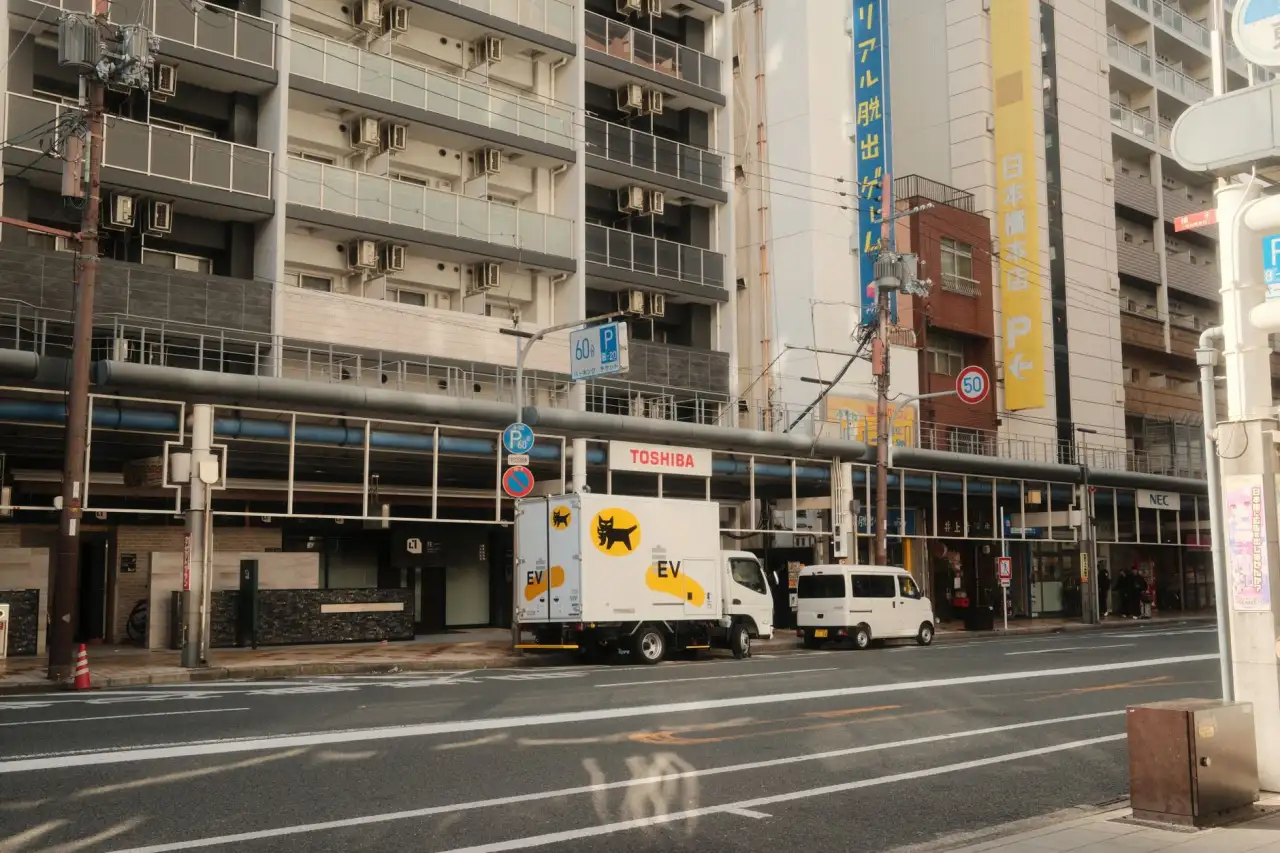 2024年重庆本地网红休闲零食选购指南：从追剧小吃到聚会必备