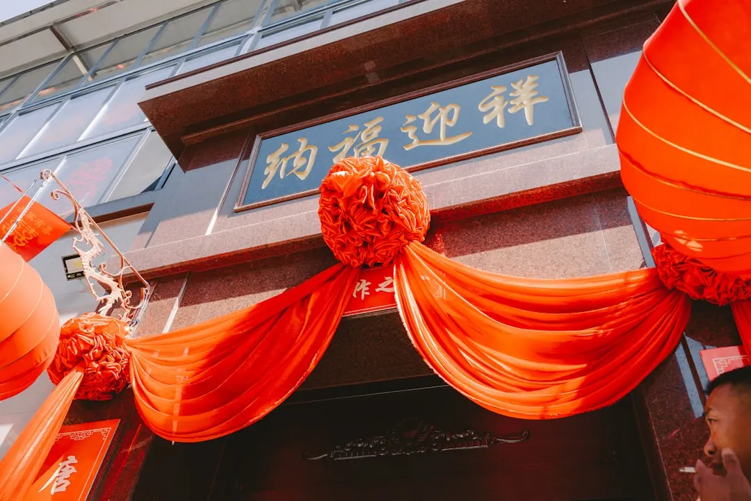 追剧聚会零食方案设计：童月依百货网红小吃与进口食品搭配技巧