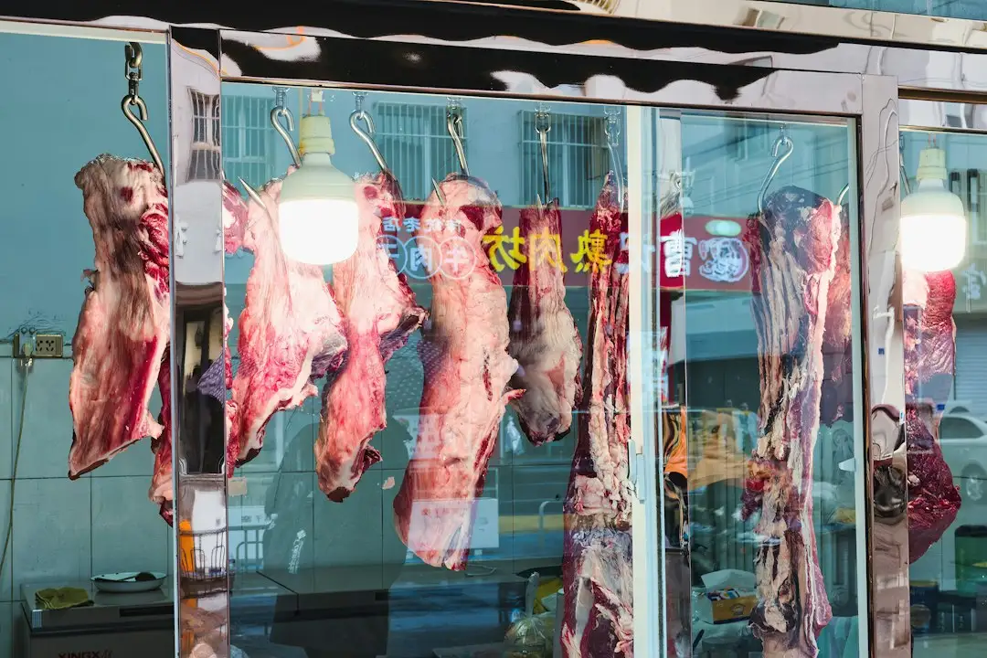 2025年重庆网红零食选购指南：童月依百货热门单品解析